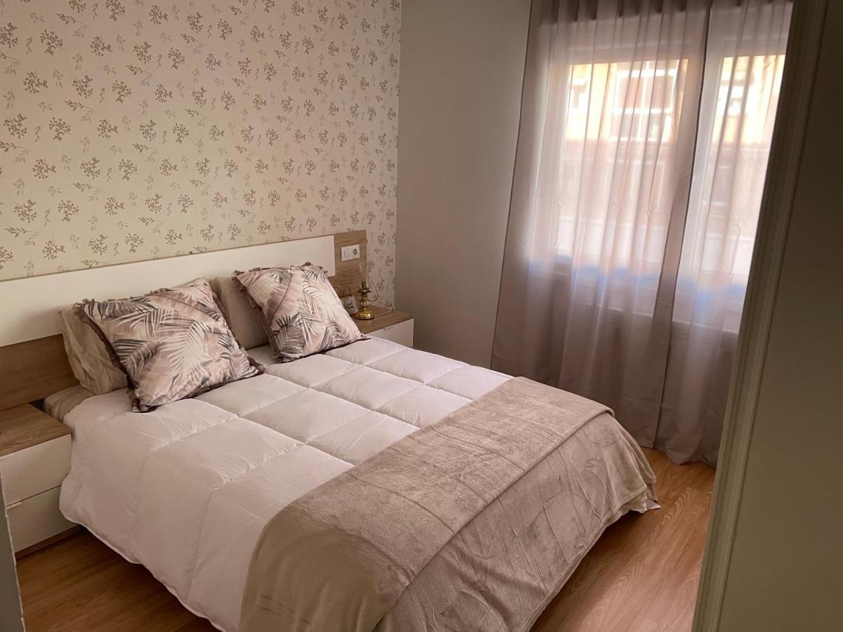 Apartamento Cuatro Estaciones Calahorra Esterno foto